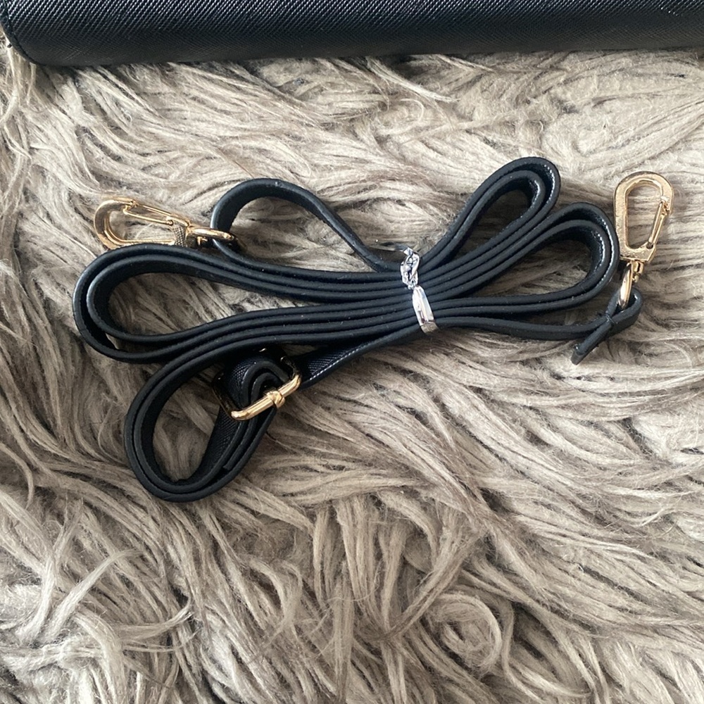 Black Twist Lock Wallet - Picture 5 of 7